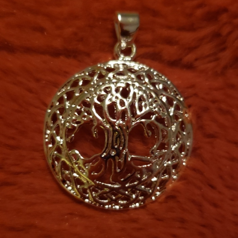 Pendant with chain